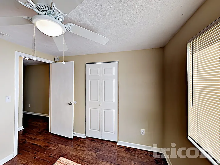 8213 Greenleaf Cir — Photo 10