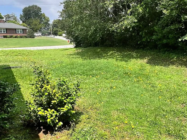 401 Shannon Way — Photo 11