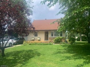328 Lake Shore Dr, Lake Hiawatha, NJ 07034
