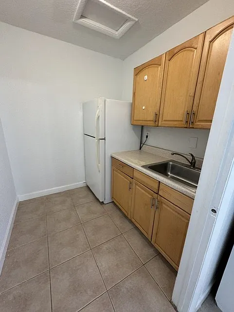 Studio, $1,200 — Photo 3