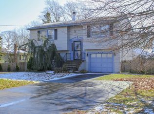 2 Peach Tree Dr, Rio Grande, NJ 08242