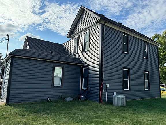 2nd image of 802 Nebraska Ave