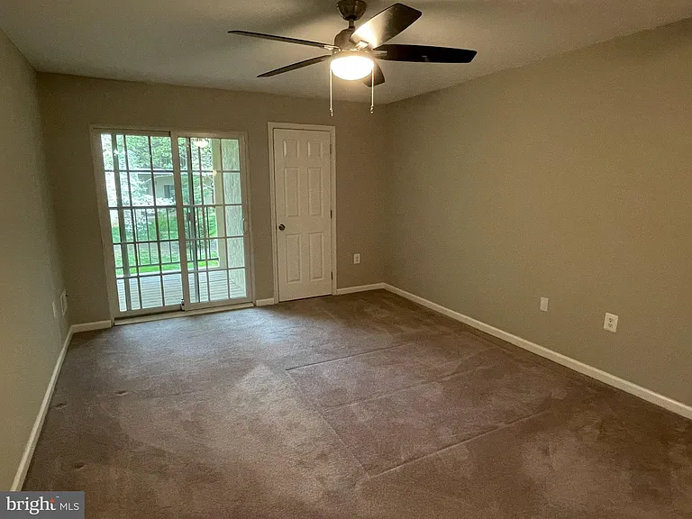 218 Valley Stream Ln — Photo 6