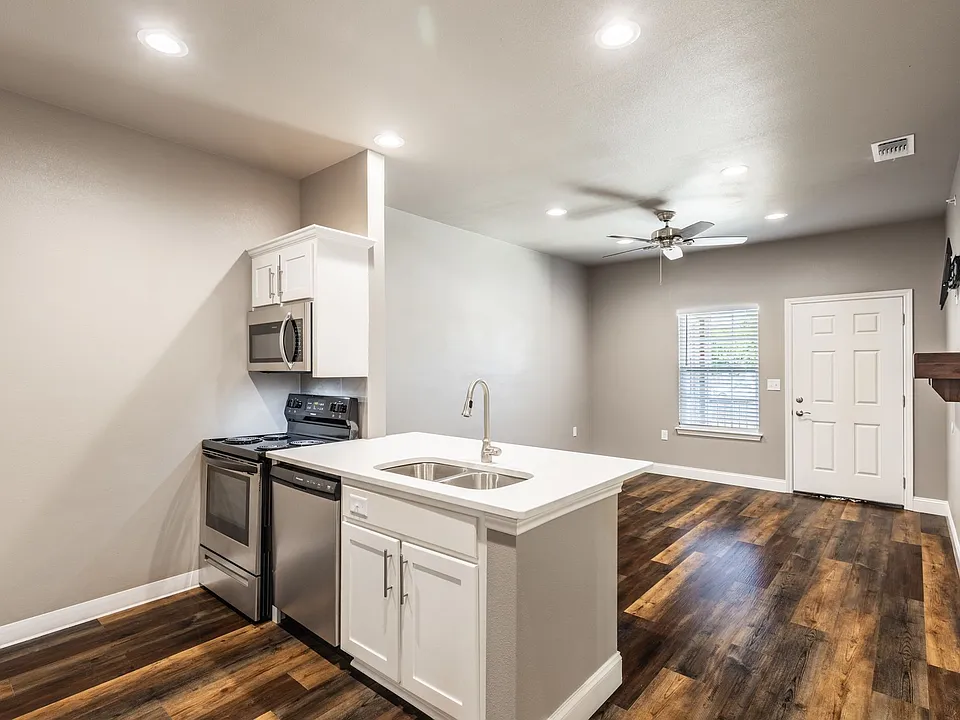 2409 Bois D Arc St