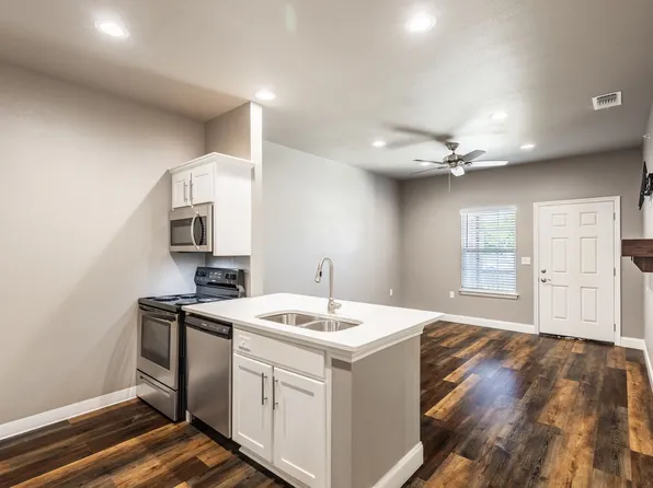 South Campus Luxury Apt., 2409 Bois D Arc St #201, Commerce, TX 75428