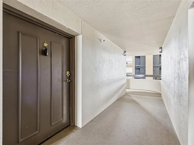 2413 Bayshore Blvd #1004 — Photo 9