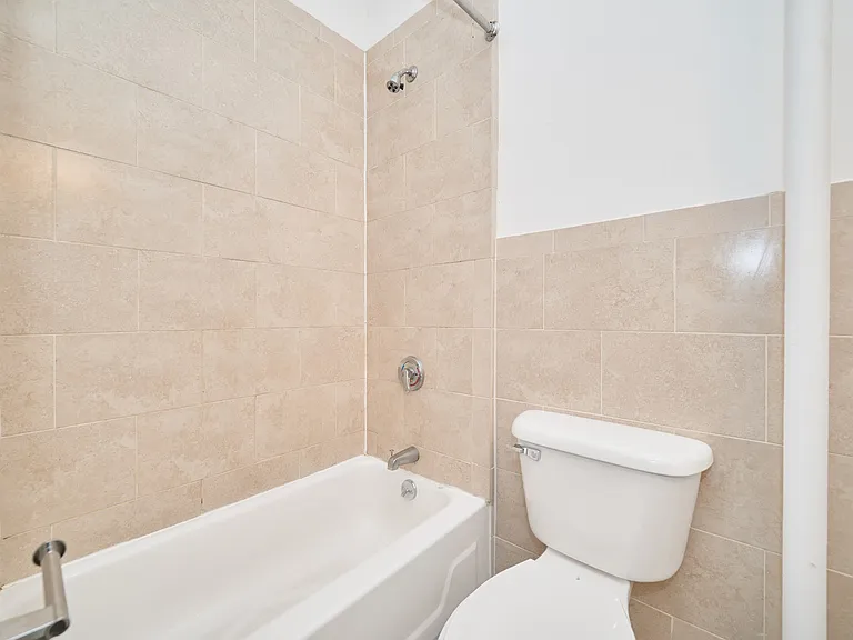 504 W 44th St #2W — Photo 5