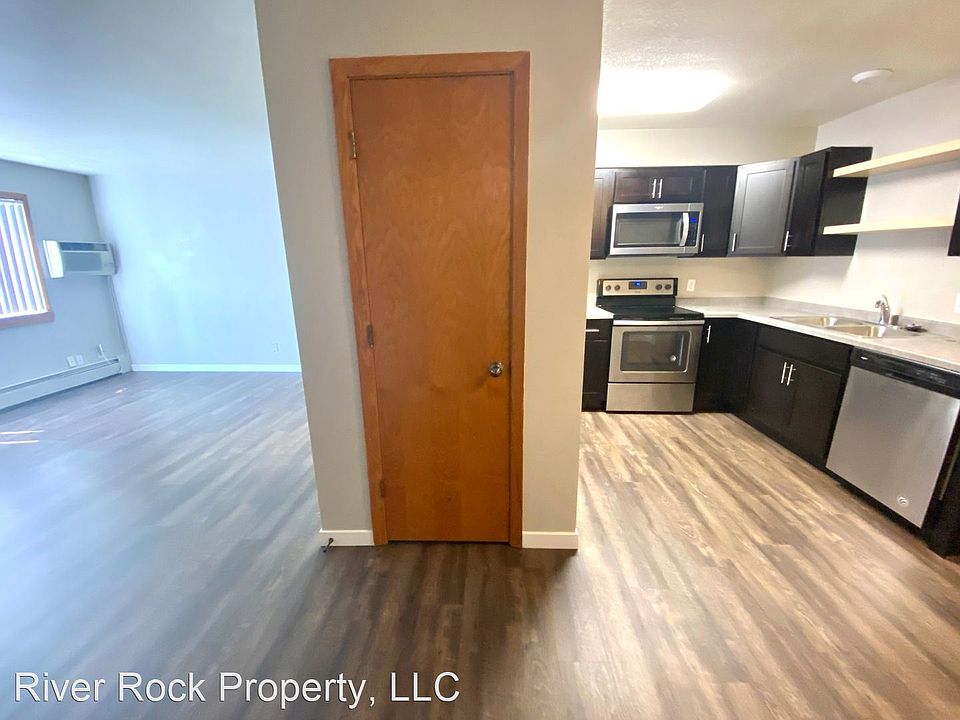 1st image of 804 24th Ave S #8516364