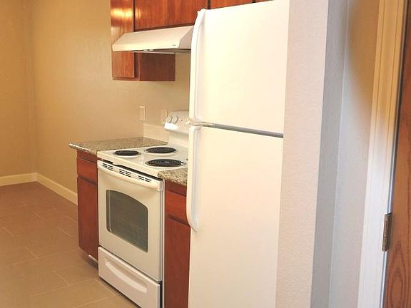 5th image of 322 Lorraine Ave APT C
