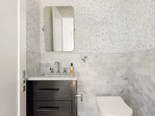 292 Gates Avenue image 19 of 23