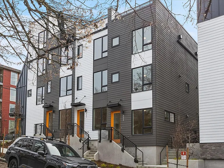 255 E Louisa St — Photo 25