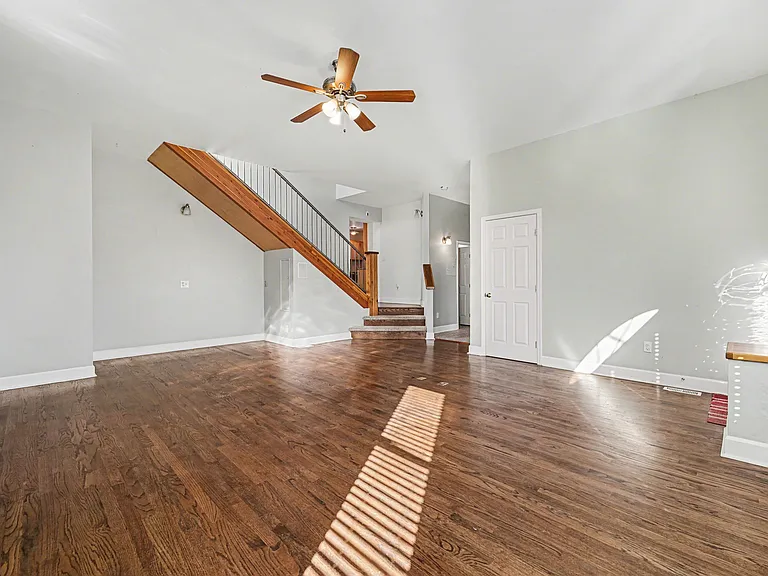 1058 Jasmine St — Photo 18