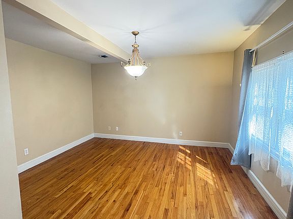 4th image of 1101 Old Northern Blvd