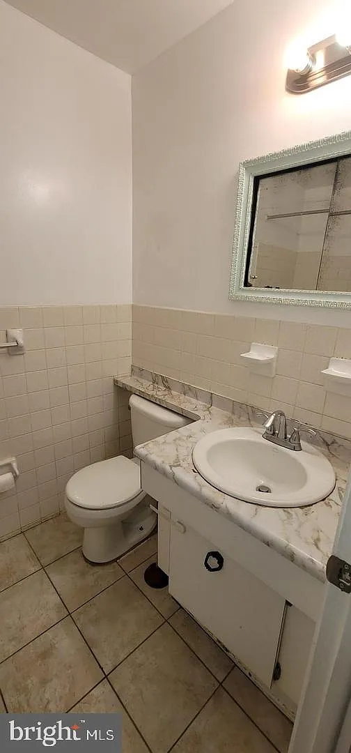 2 bed, 1.0 bath, 1844 sqft, $1,600 — Photo 3