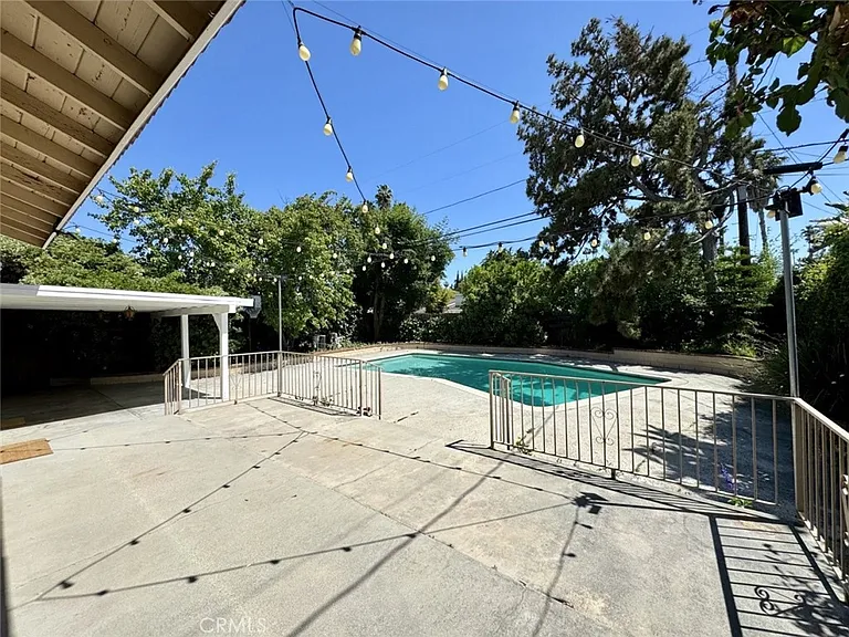 19834 Haynes St — Photo 34