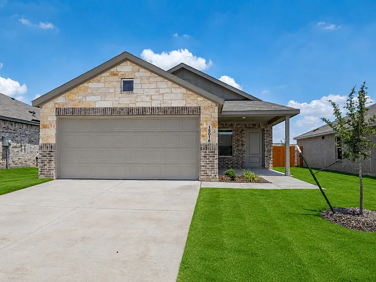 15016 Reyes Rd — Photo 1