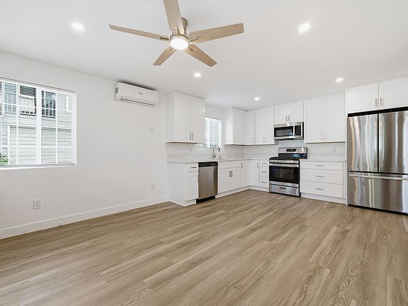 4th image of 520 Poinsettia Ave #C