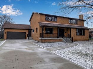 102 Scamridge Curv, Williamsville, NY 14221