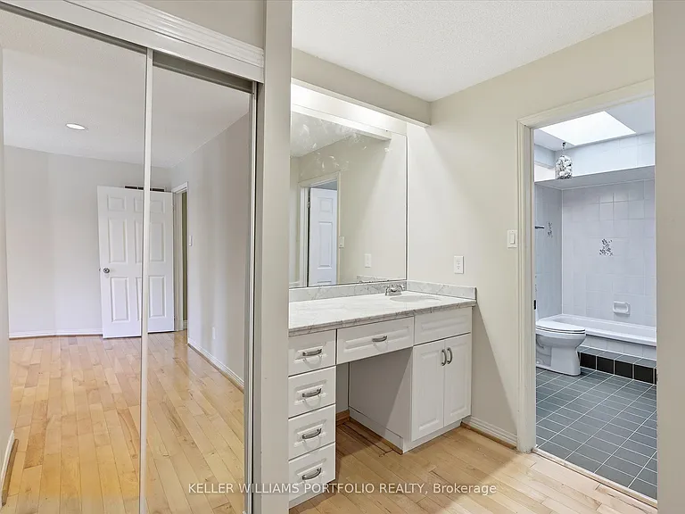 73 Jessica Gdns — Photo 30