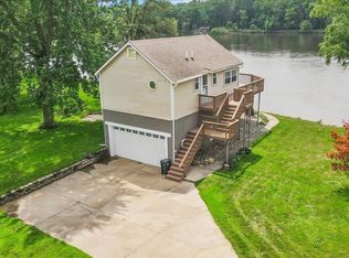 2214 Cottage Row Rd, Cedar Falls, IA 50613