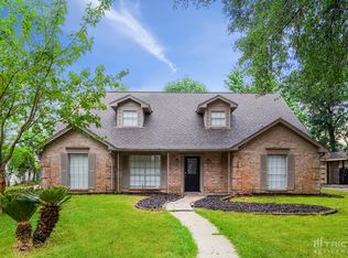 810 Redleaf Ln, Houston, TX 77090