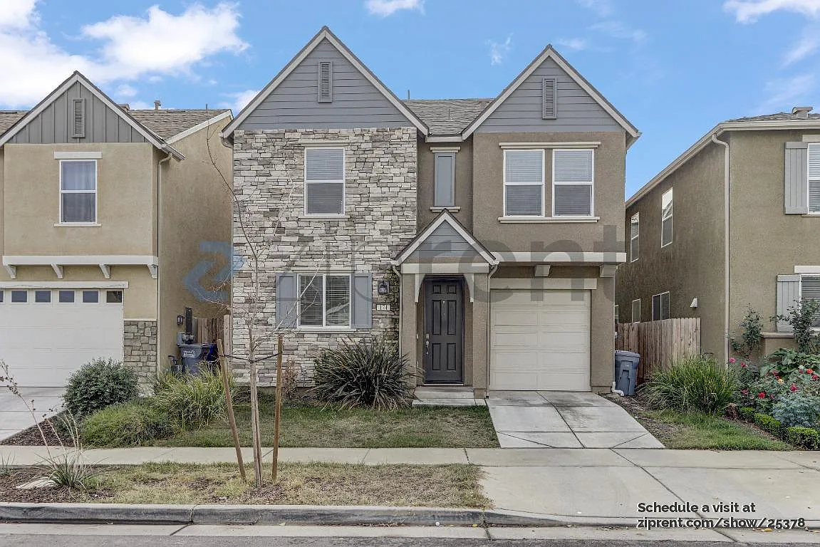 4 bed, 2.5 bath, 1919 sqft, $2,000 — Photo 2