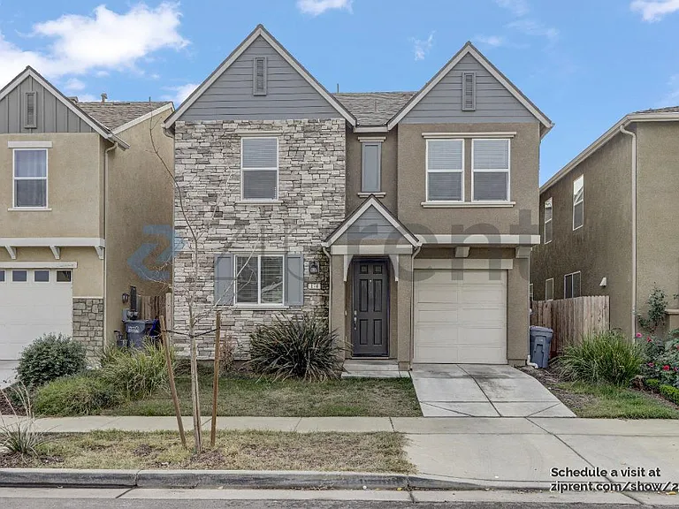 174 Sullivan Dr — Photo 2