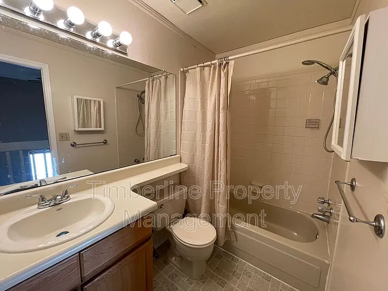 8089 Lexington Park Dr — Photo 11