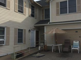 31 Oak St APT 3, Westerly, RI 02891