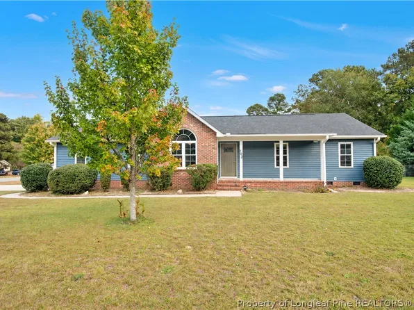 102 Dragoon Ct, Raeford, NC 28376
