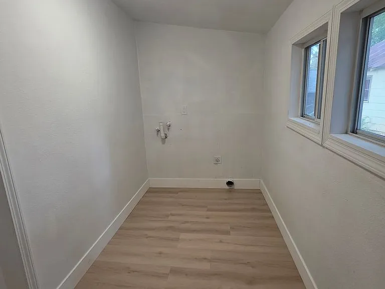 4072 Flower St — Photo 9