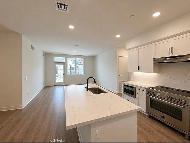 414 Main St #210 — Photo 8