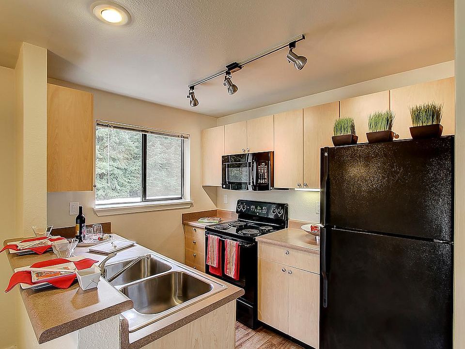 1st image of 12044 Slater Ave NE #N10
