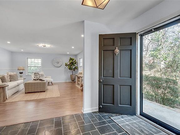 4th image of 3560 Embry Cir