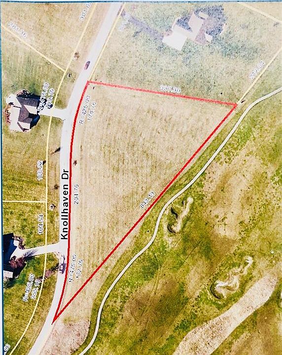 2nd image of 902 Knollhaven Rd