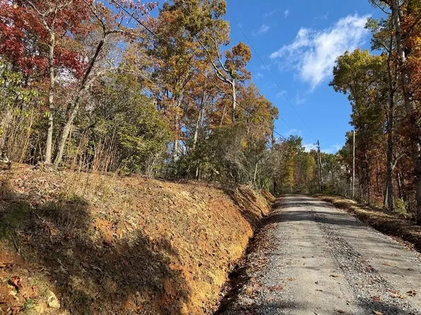 4 Piney Grove Rd, Franklin, NC 28734