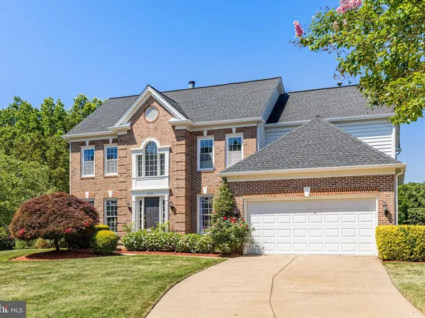 8306 Knotty Pine Ln, Fairfax Station, VA 22039