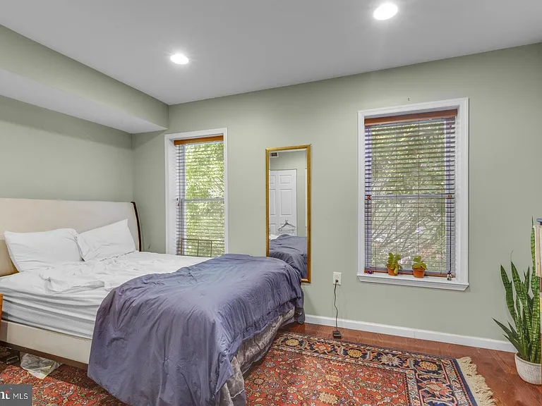 1933 Parrish St — Photo 21