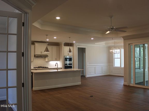 5th image of 627 Ashbury Drive SE