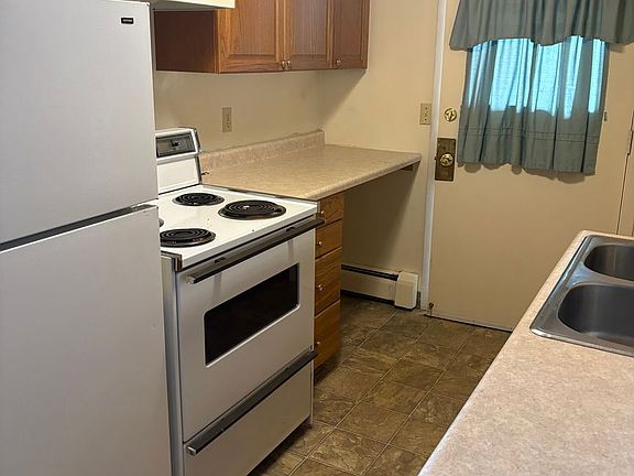 5th image of 625 Maple St #1