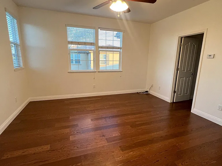 906 Bullion Ln — Photo 10