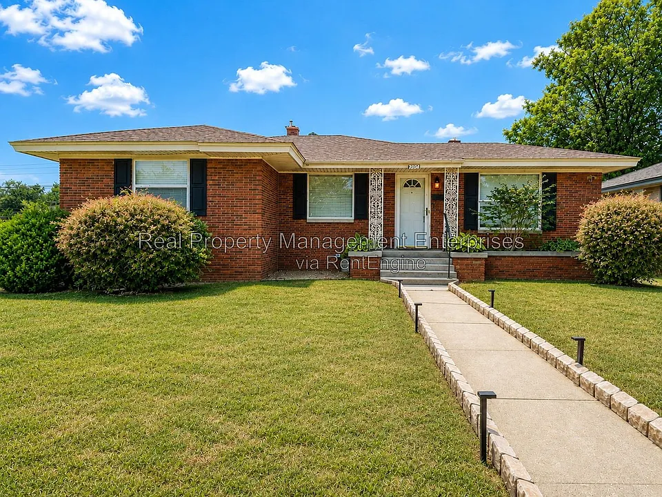 2301 N Warren Ave