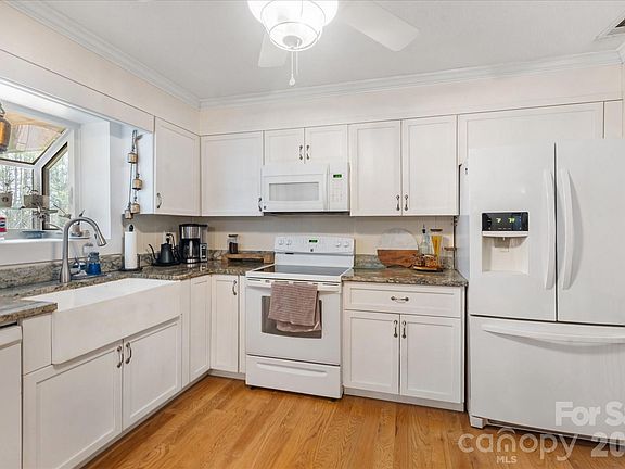 5th image of 180 Fisher Rd