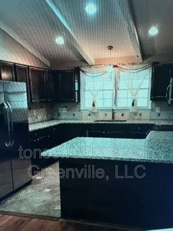 3 bed, 2.0 bath, 1651 sqft, $1,695 — Photo 2