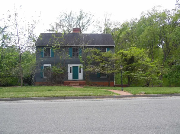 204 Fairway Dr, Radford, VA 24141