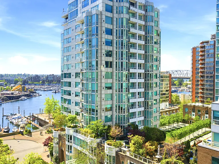 1500 Howe St #902 — Photo 23