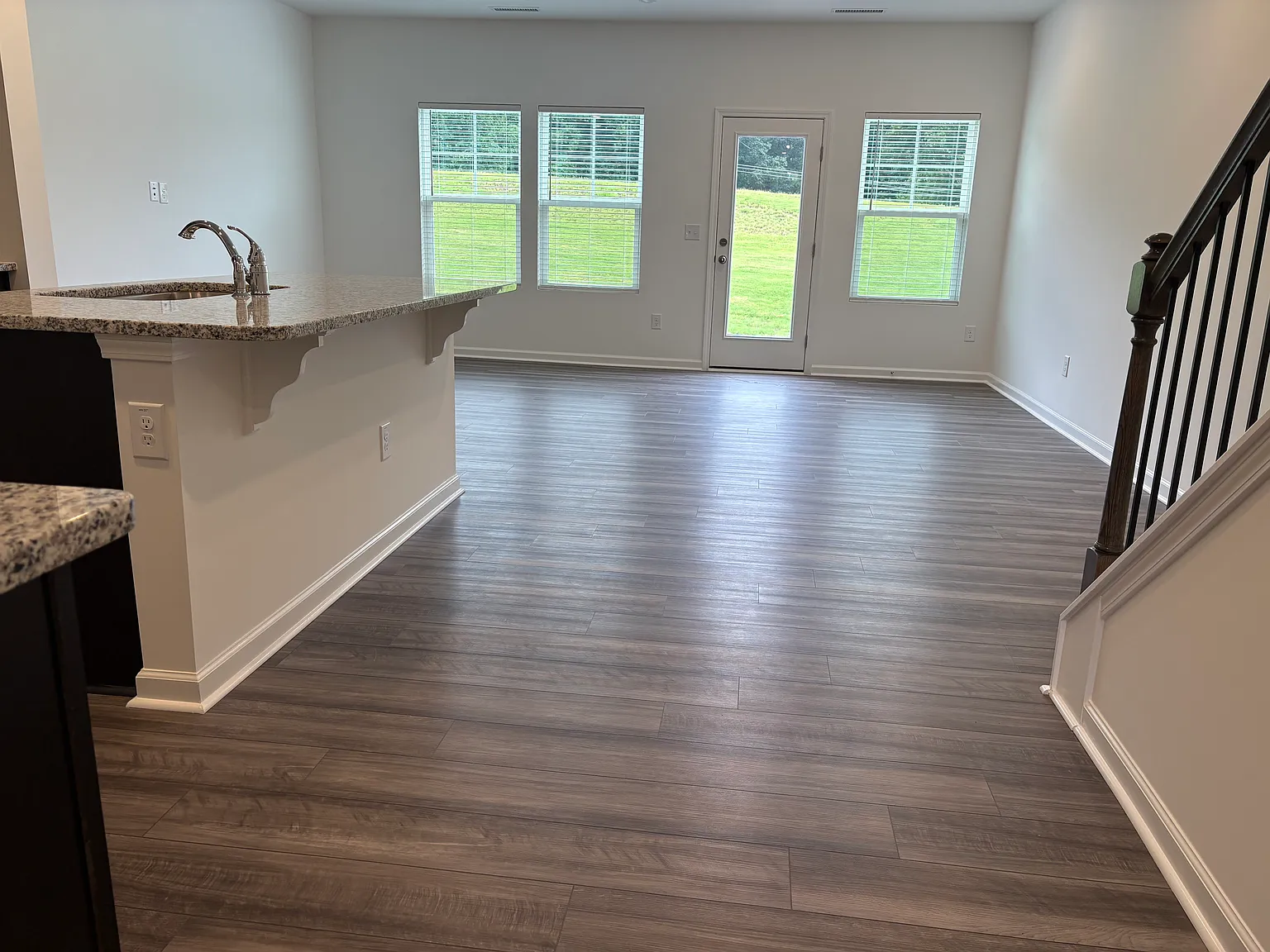 3 bed, 2.5 bath, 1581 sqft, $1,980 — Photo 4