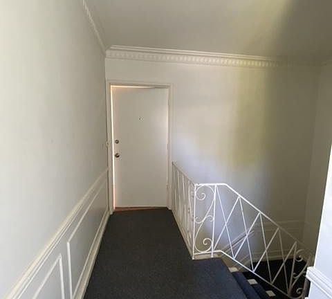 2nd image of 154 N Sycamore Ave APT 4