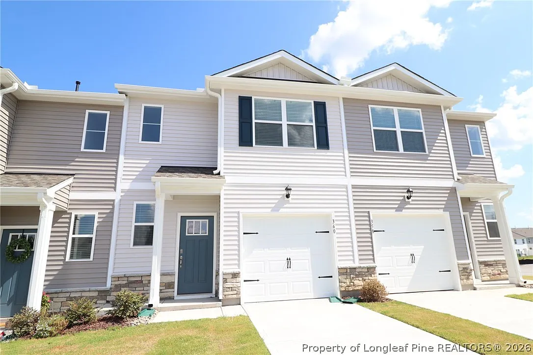 3 bed, 2.5 bath, 1424 sqft, $1,795 — Photo 1