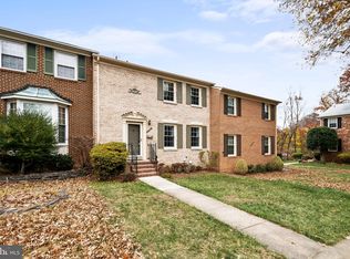 9518 Hunt Square Ct, Springfield, VA 22153